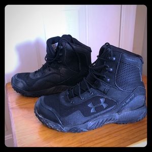 Women’s size 9 Under Armour Combat boots.